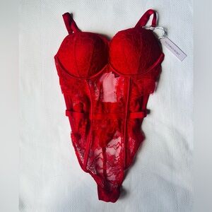 Victoria’s Secret NWT Red Lace Bombshell +2 Cups Push Up Bodysuit Sz Small